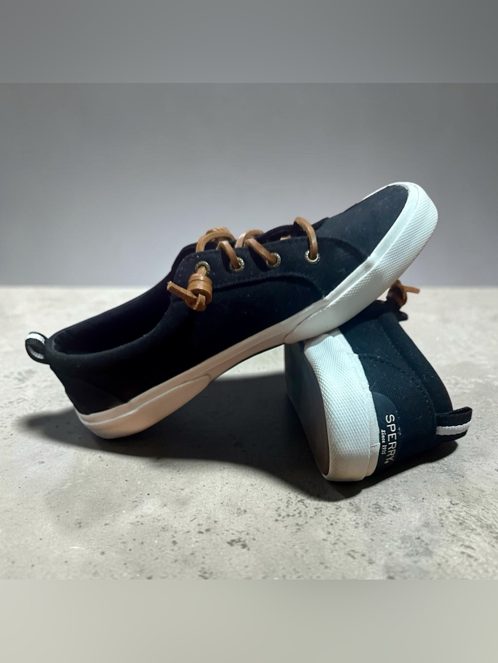 Women’s Sperry Pier Wave LTT Sneaker Navy & White US 8